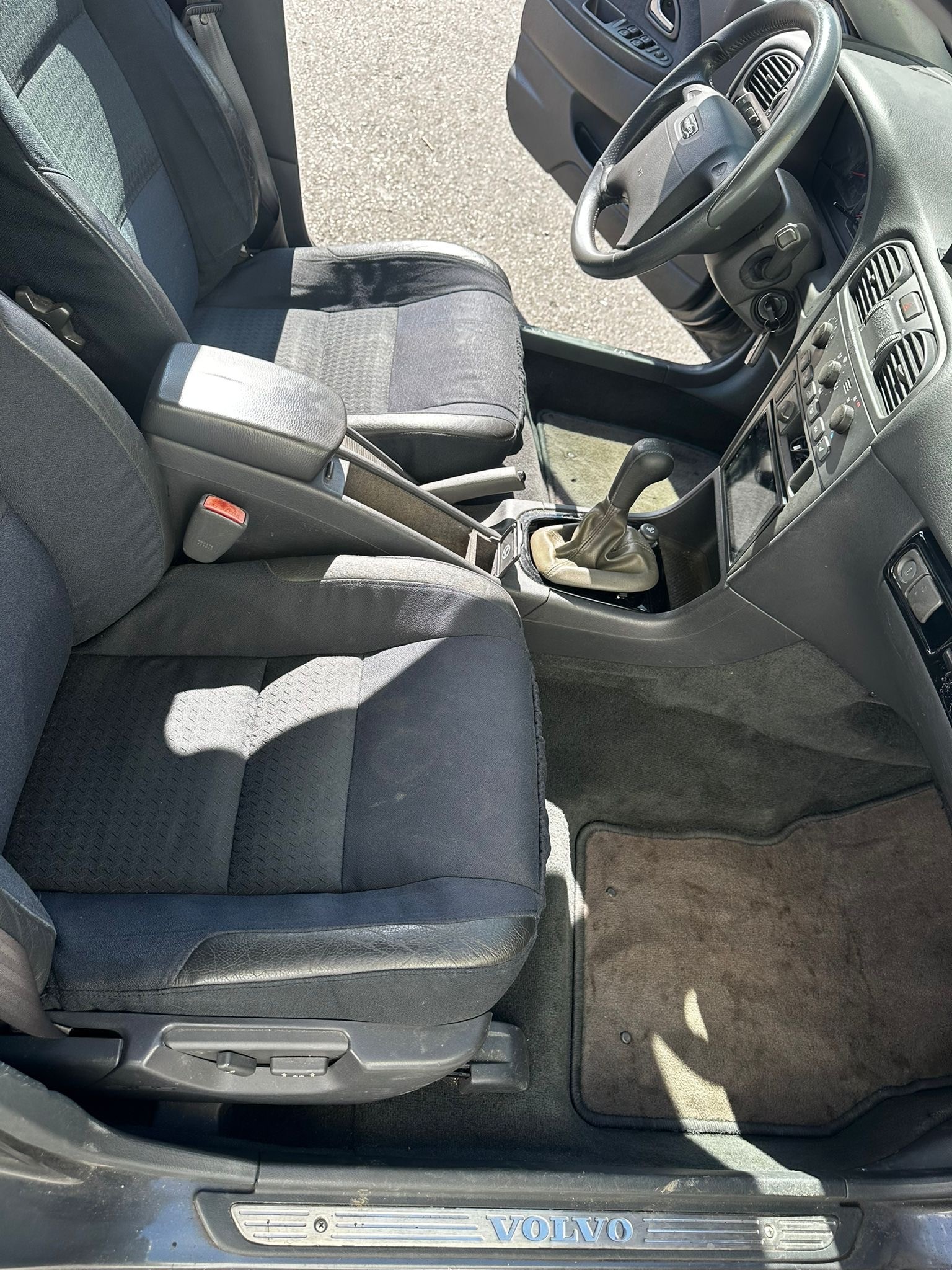 VOLVO V40 2.0T-image-4