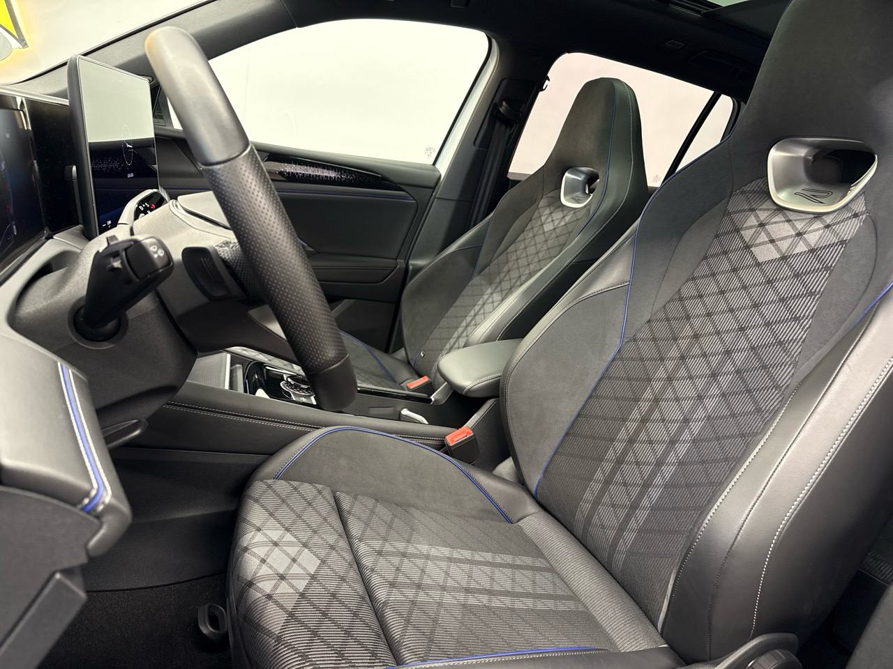 VW Tiguan 2.0 TSI R-Line 4Motion Black Style-image-3