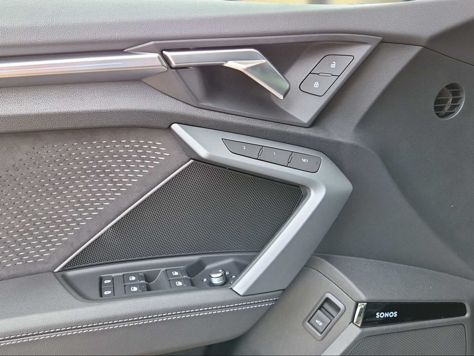AUDI A3 allstreet TFSI 110 kW Attraction S tronic Manhattangrau Metallic-image-16