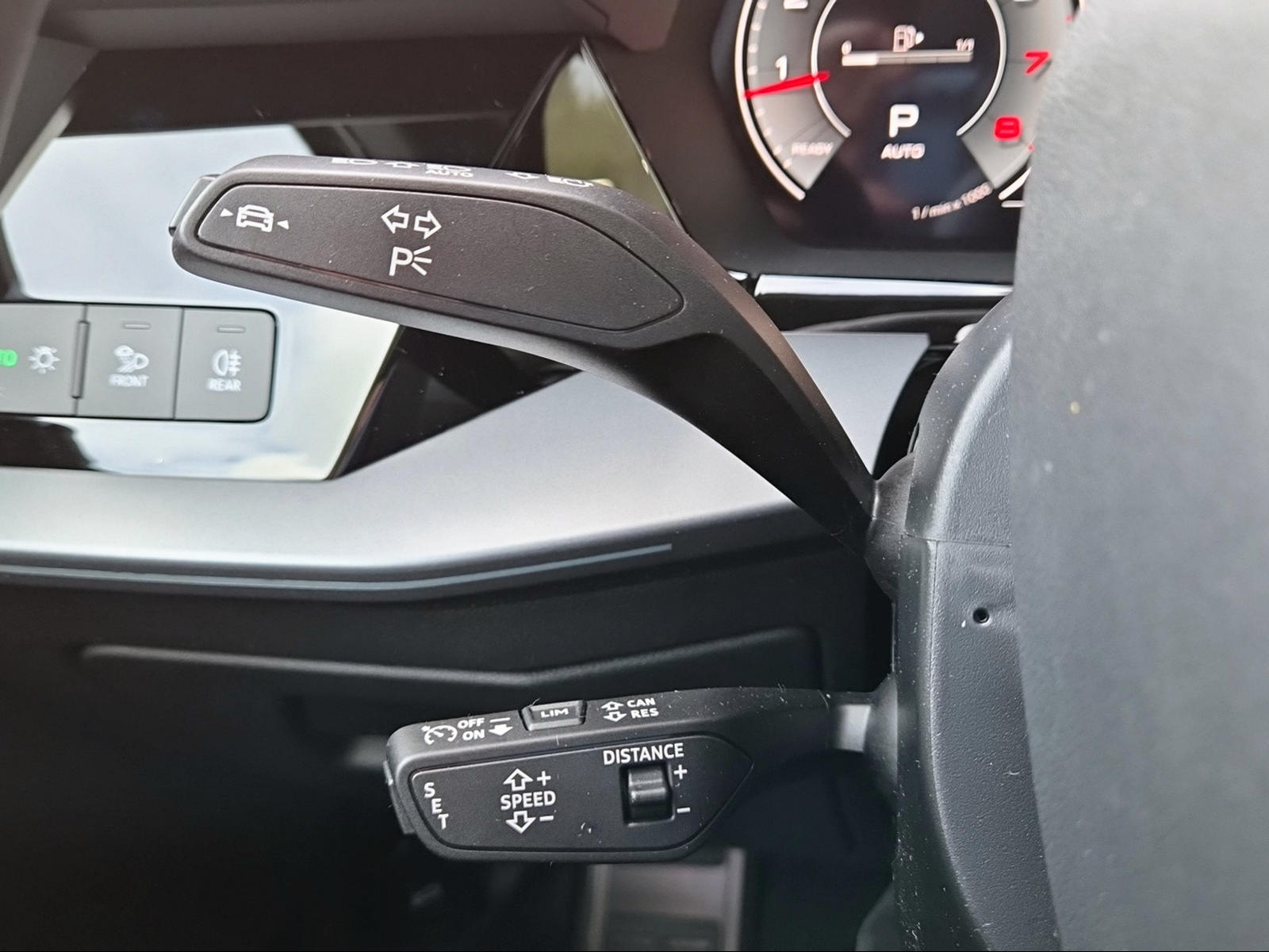 AUDI A3 allstreet TFSI 110 kW Attraction S tronic Manhattangrau Metallic-image-15