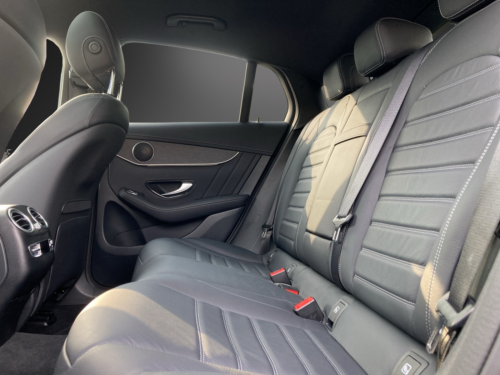 MERCEDES-BENZ GLC Cou. 300 de AMG Li 4M-image-9