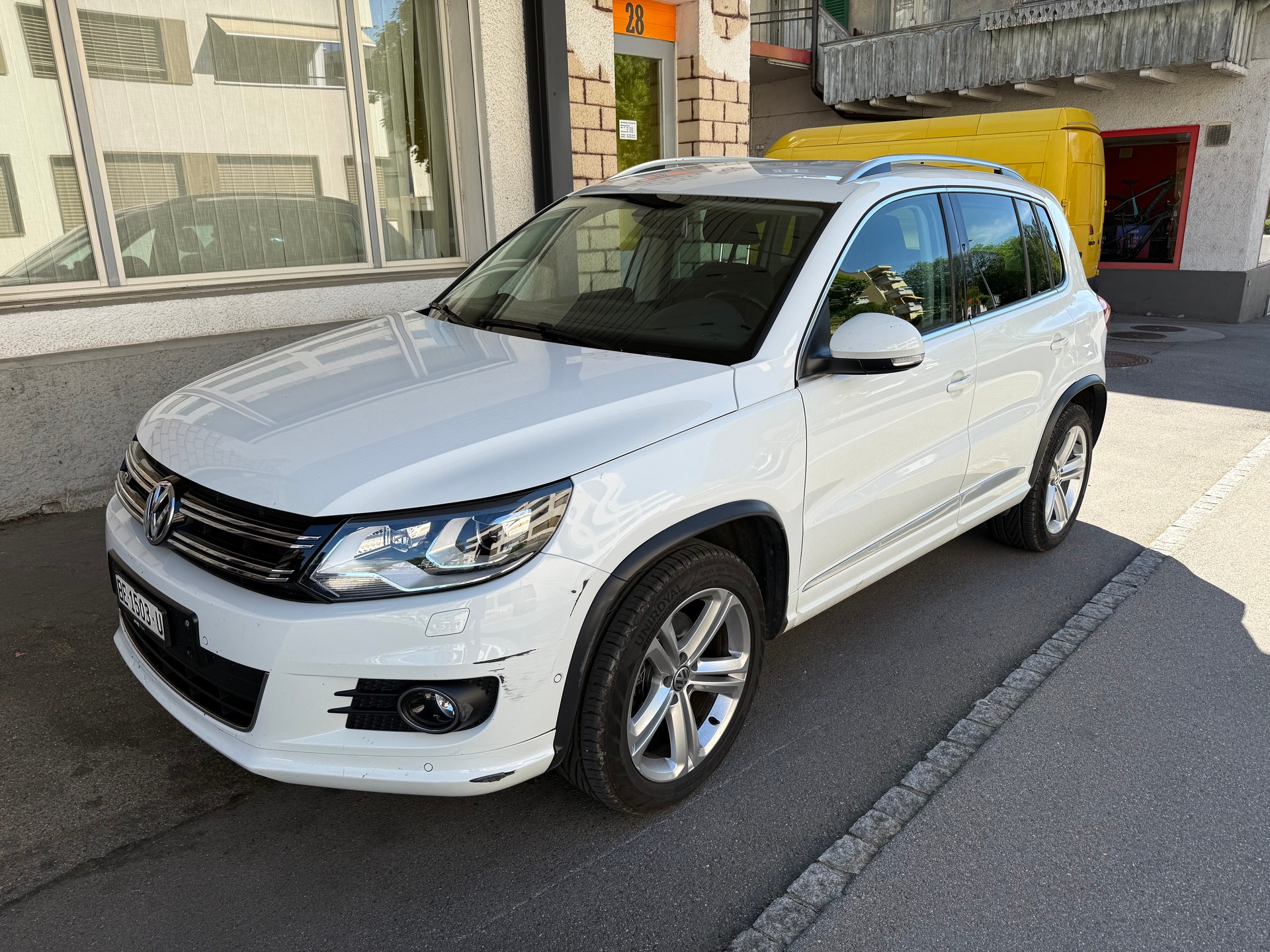 VW Tiguan 2.0 TDI BMT R-Line Design 4x2-image-2