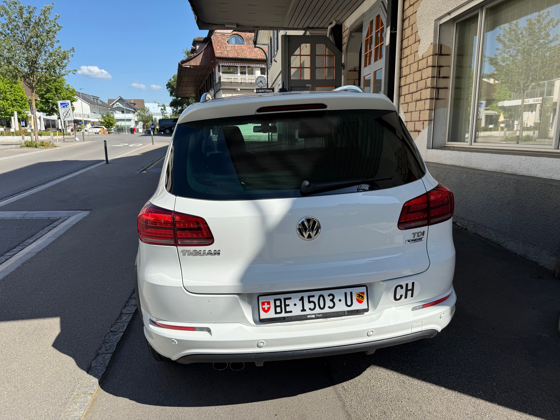VW Tiguan 2.0 TDI BMT R-Line Design 4x2-image-3