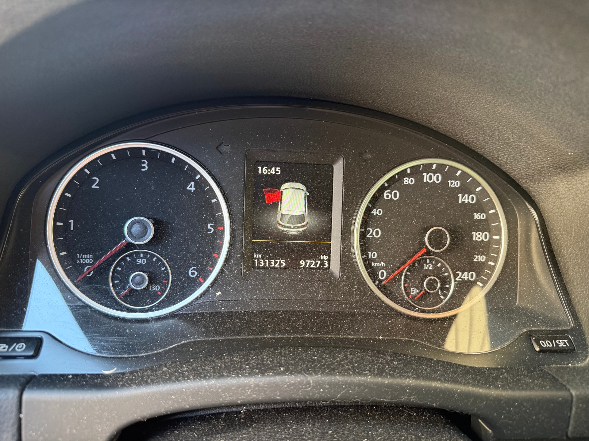 VW Tiguan 2.0 TDI BMT R-Line Design 4x2-image-8