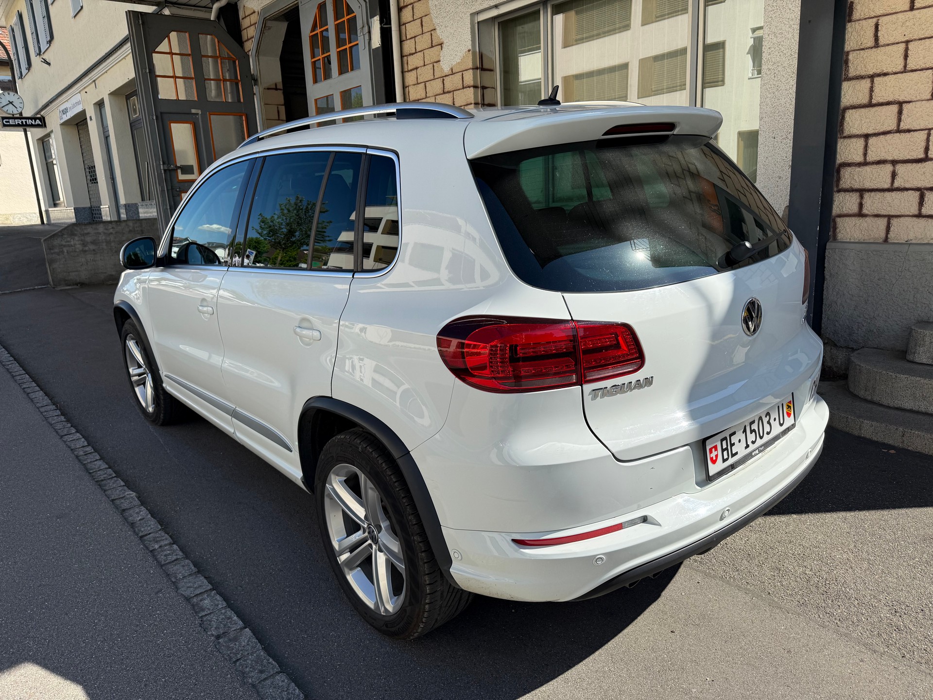 VW Tiguan 2.0 TDI BMT R-Line Design 4x2-image-4