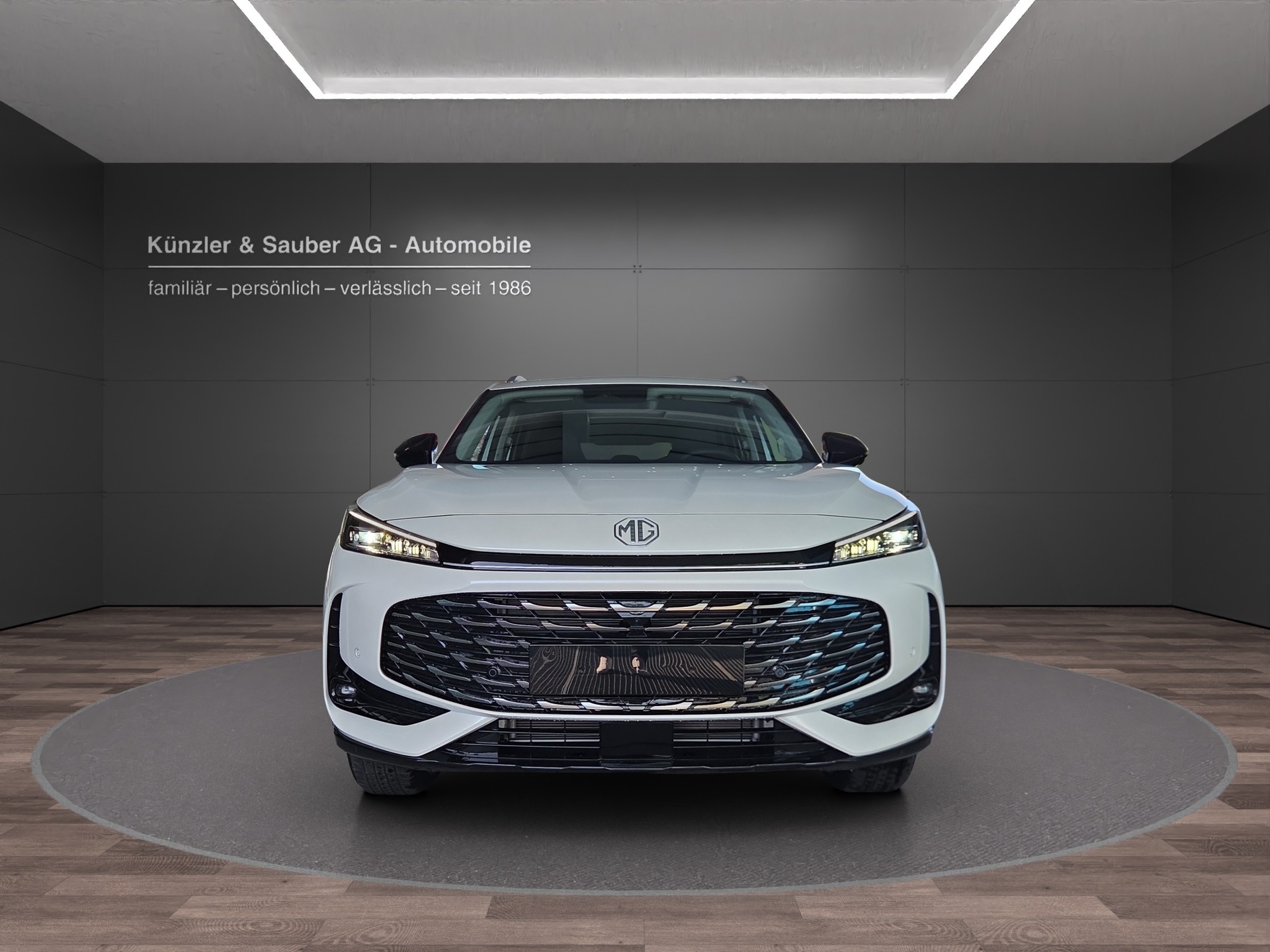MG HS 1.5 T PHEV Luxury-showroom-element-3