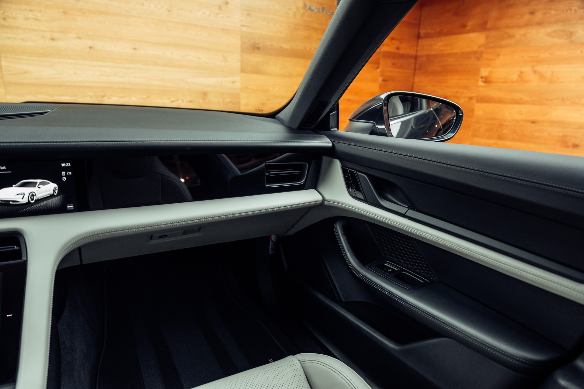 PORSCHE Taycan 4S-image-18