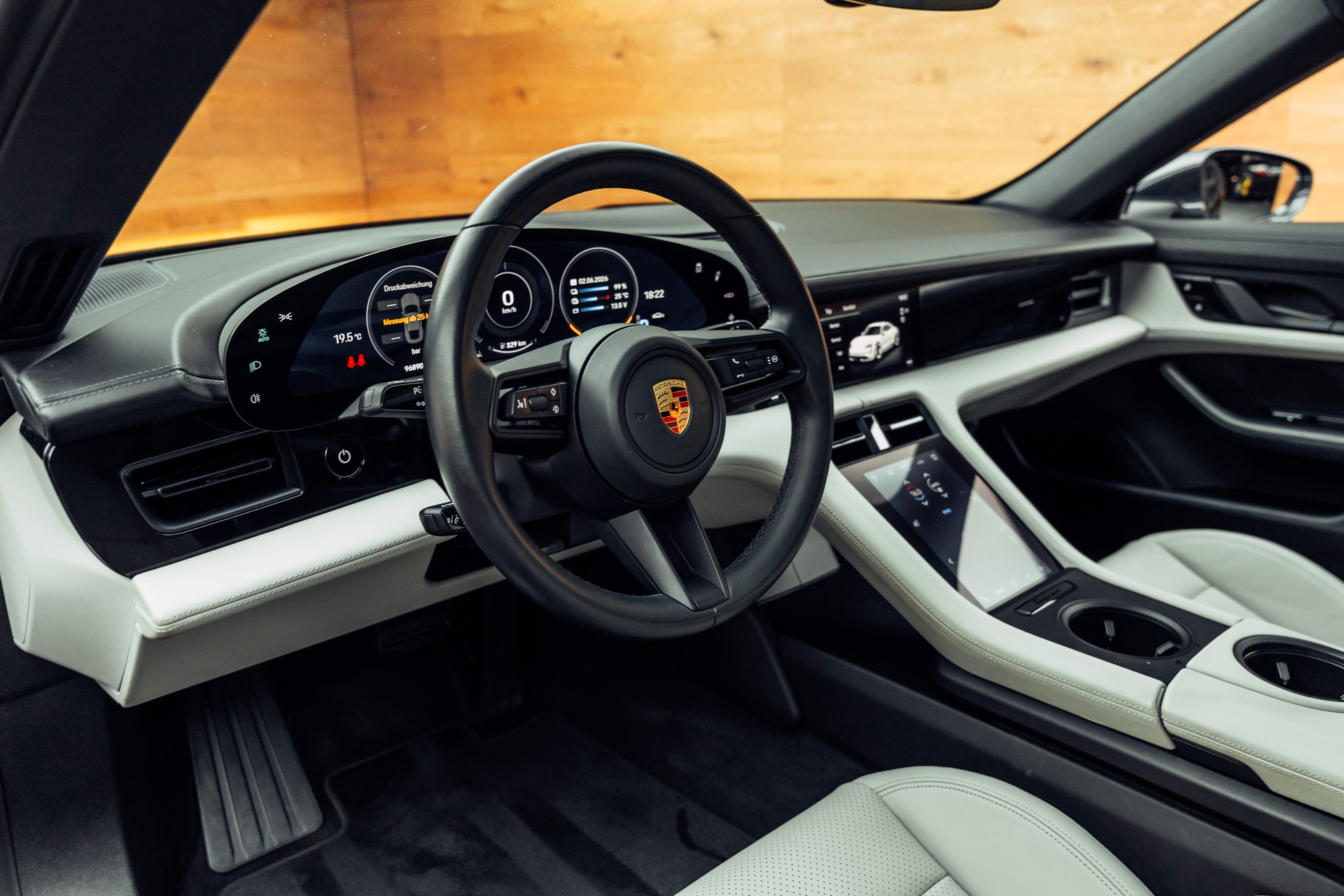 PORSCHE Taycan 4S-image-10