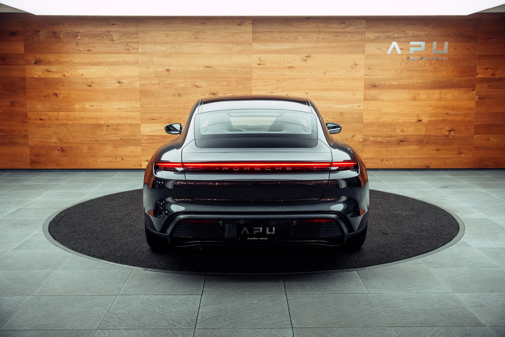 PORSCHE Taycan 4S-image-16