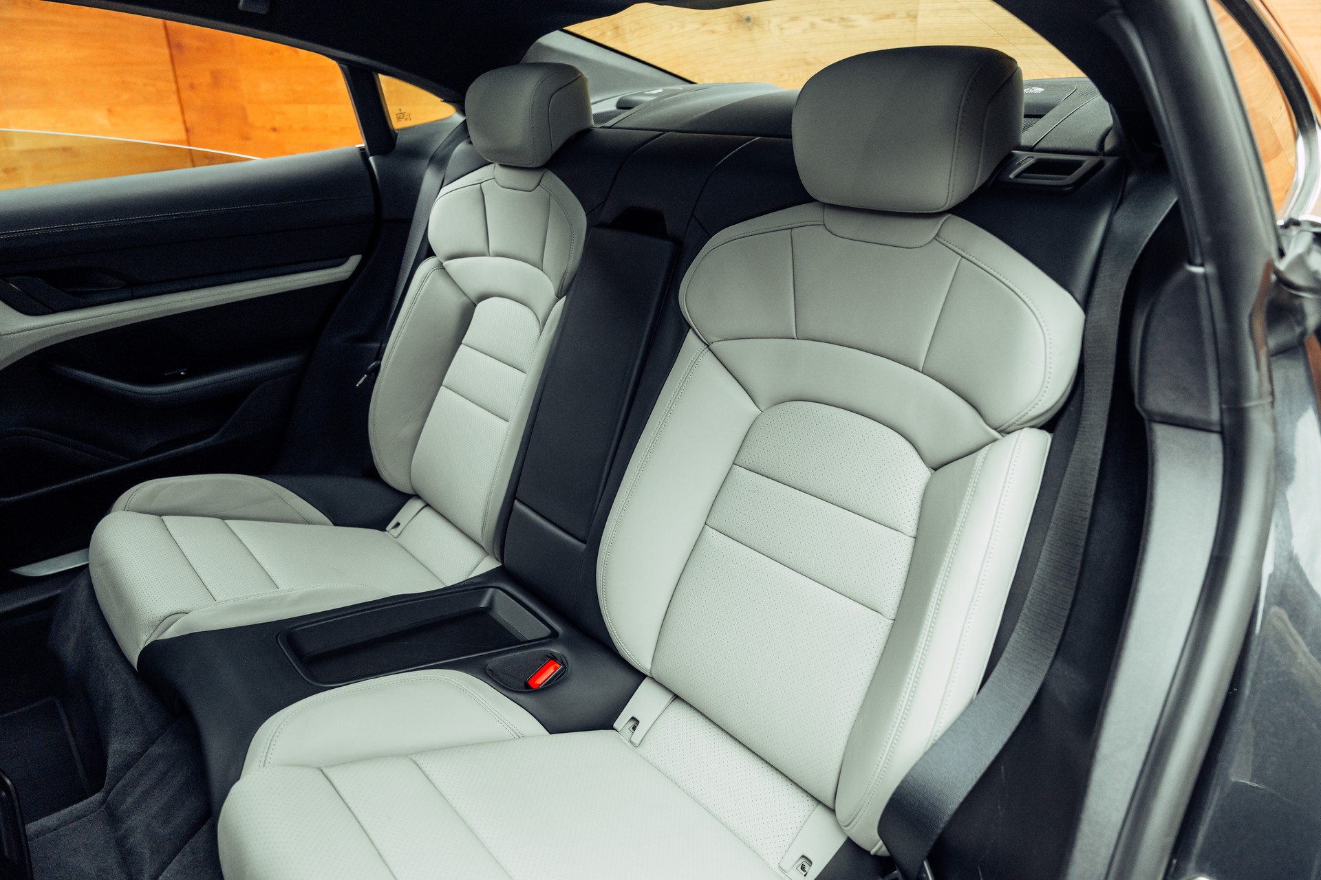 PORSCHE Taycan 4S-image-8
