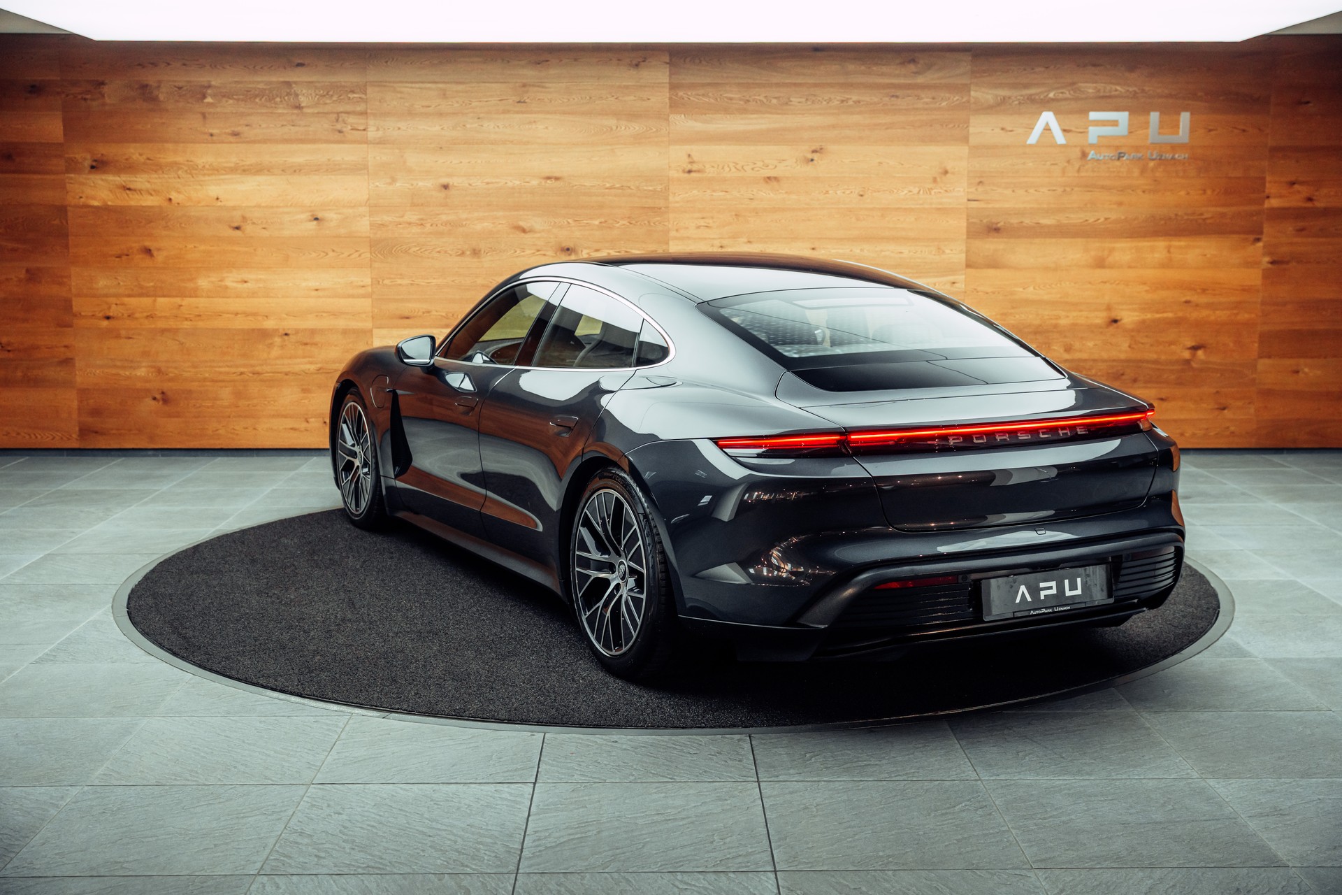 PORSCHE Taycan 4S-image-3