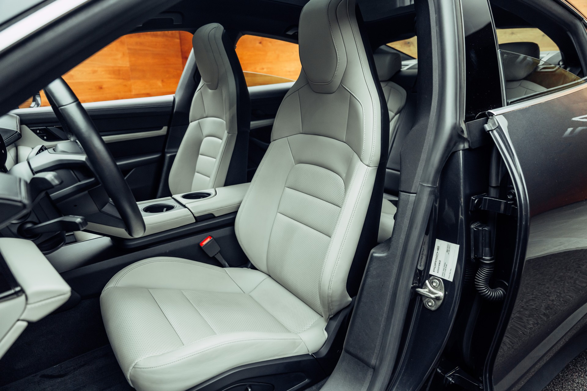 PORSCHE Taycan 4S-image-6