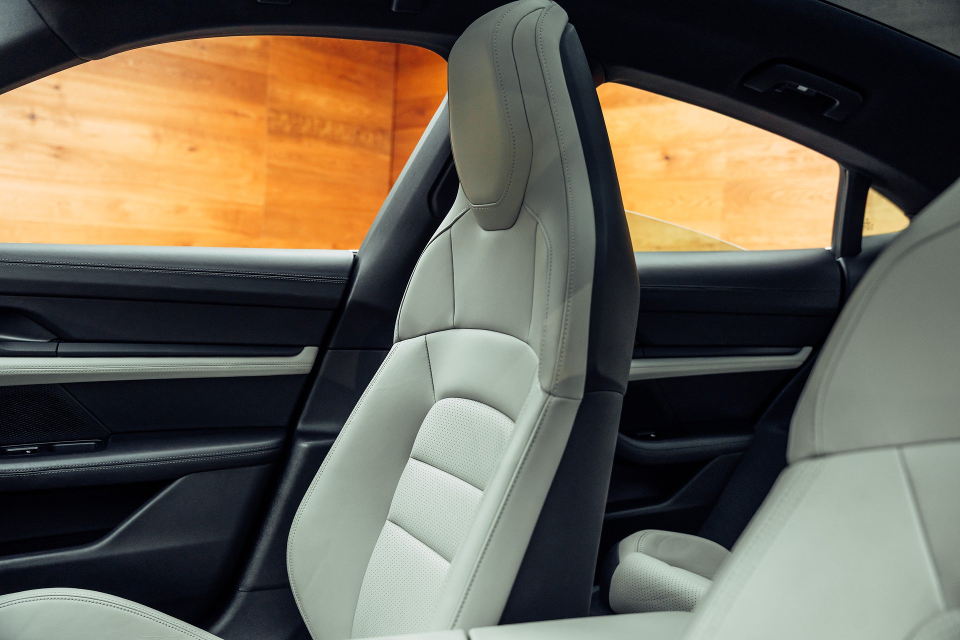 PORSCHE Taycan 4S-image-13