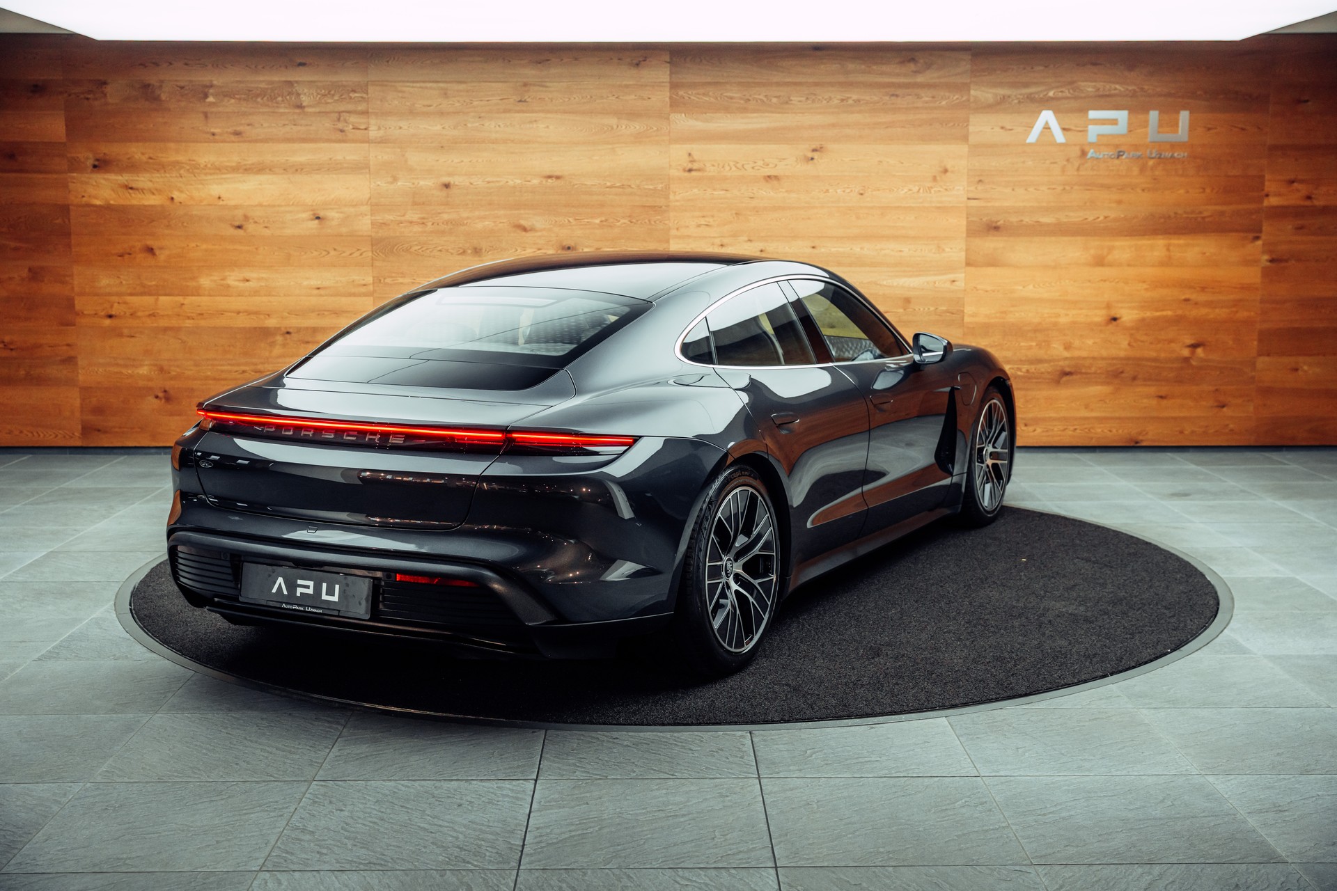 PORSCHE Taycan 4S-image-2