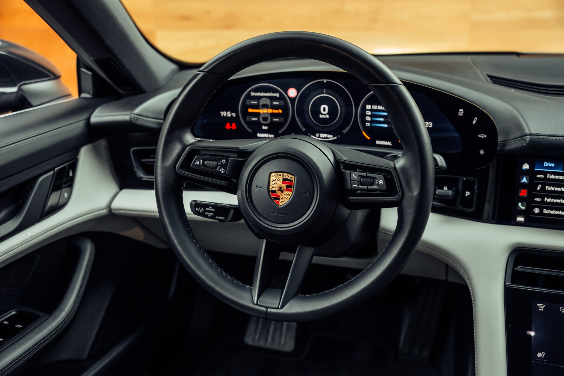 PORSCHE Taycan 4S-image-14