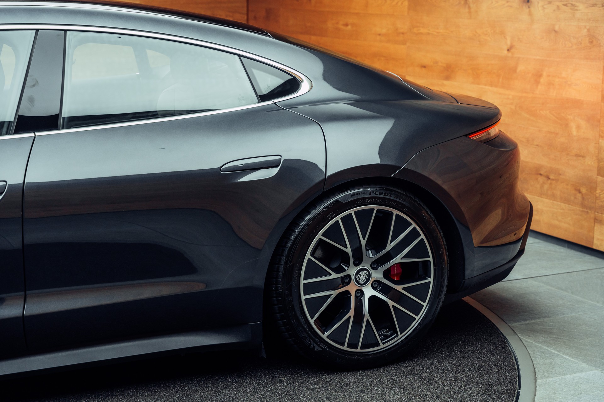 PORSCHE Taycan 4S-image-19