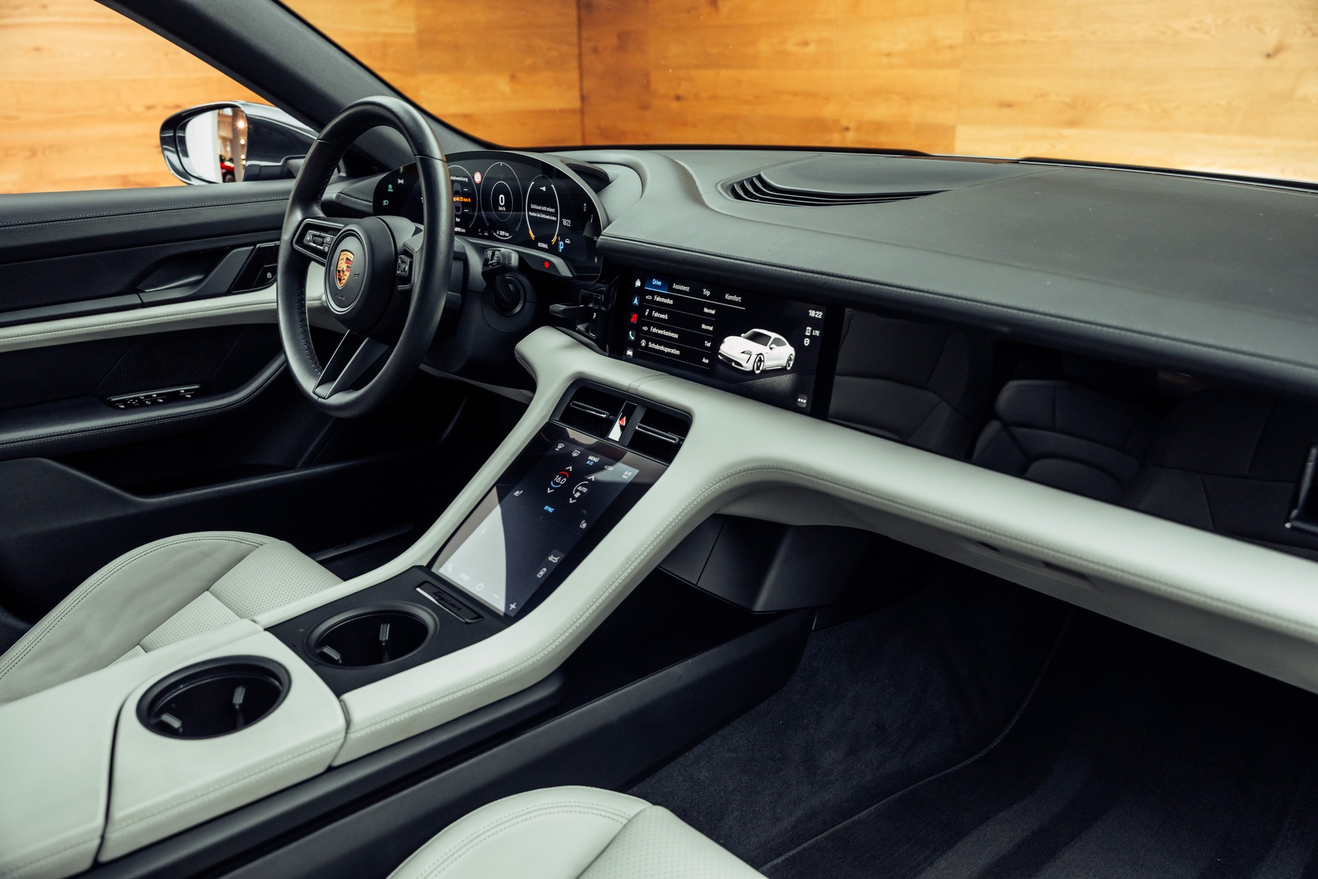 PORSCHE Taycan 4S-image-9