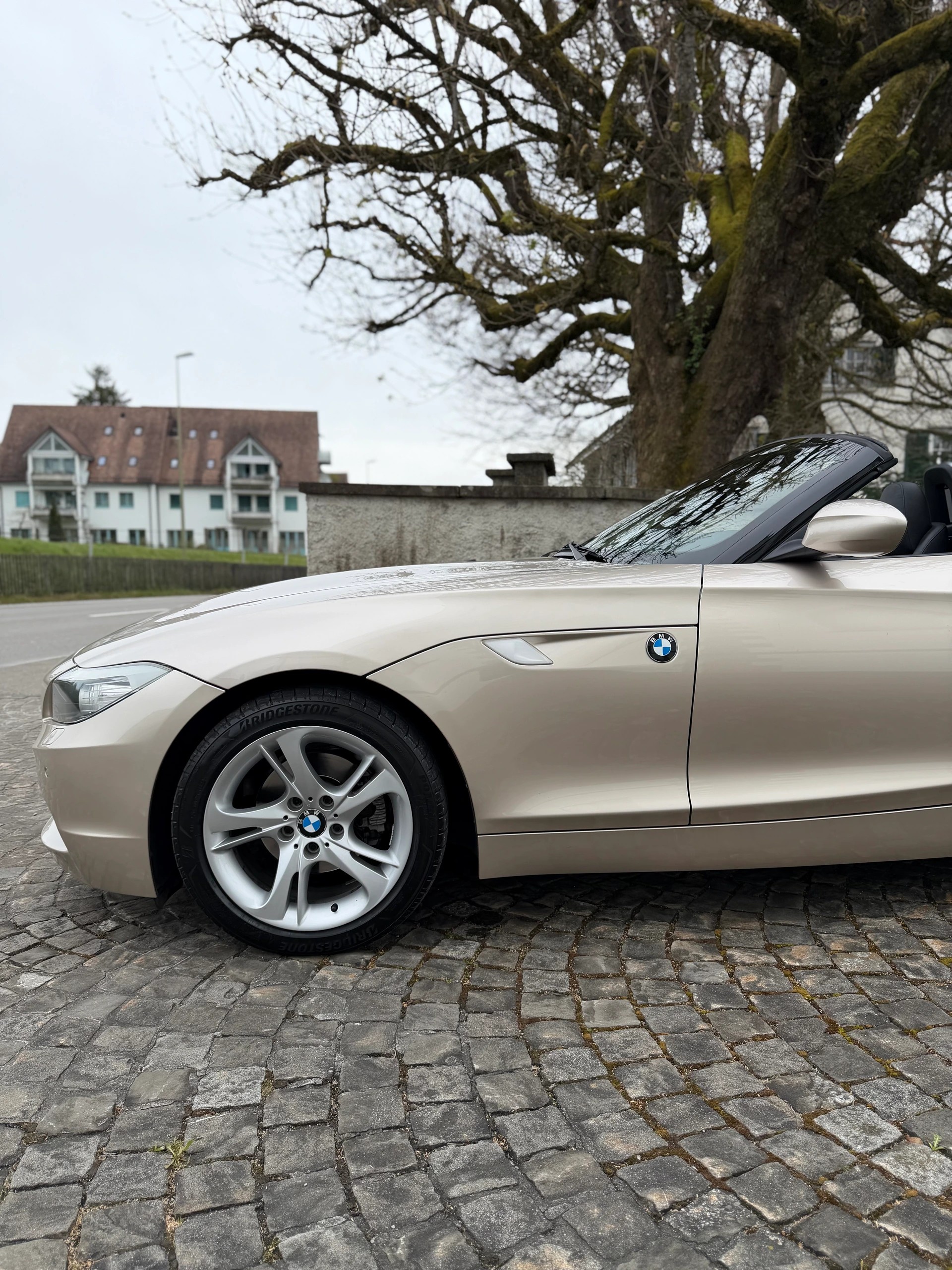 BMW Z4 sDrive23i / Frisch ab MFK / Fisch ab Service / Leder / Navi / Xenon / PDC / Bluetooth / Klima-image-11