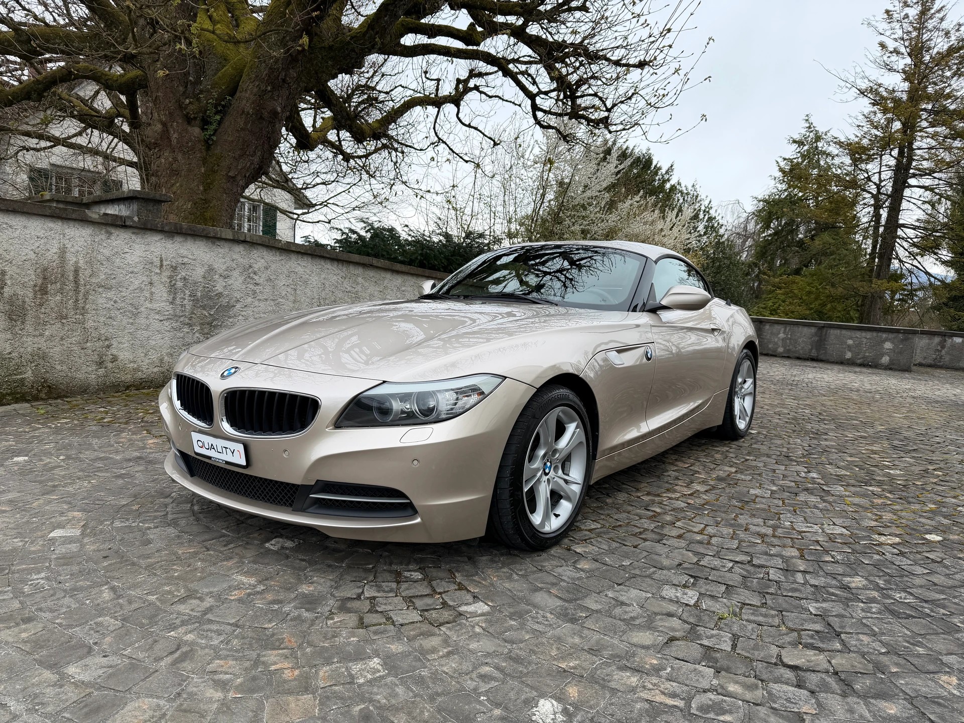 BMW Z4 sDrive23i / Frisch ab MFK / Fisch ab Service / Leder / Navi / Xenon / PDC / Bluetooth / Klima-image-1