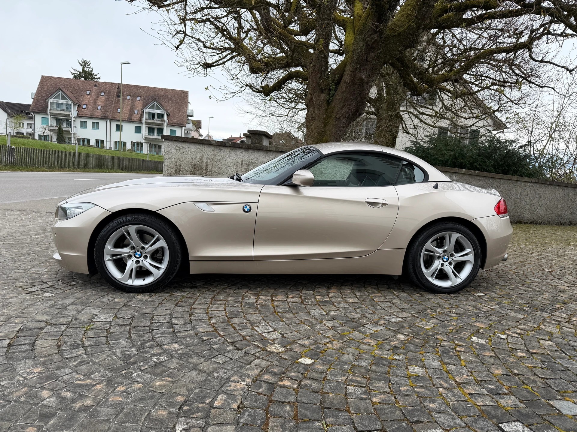 BMW Z4 sDrive23i / Frisch ab MFK / Fisch ab Service / Leder / Navi / Xenon / PDC / Bluetooth / Klima-image-10