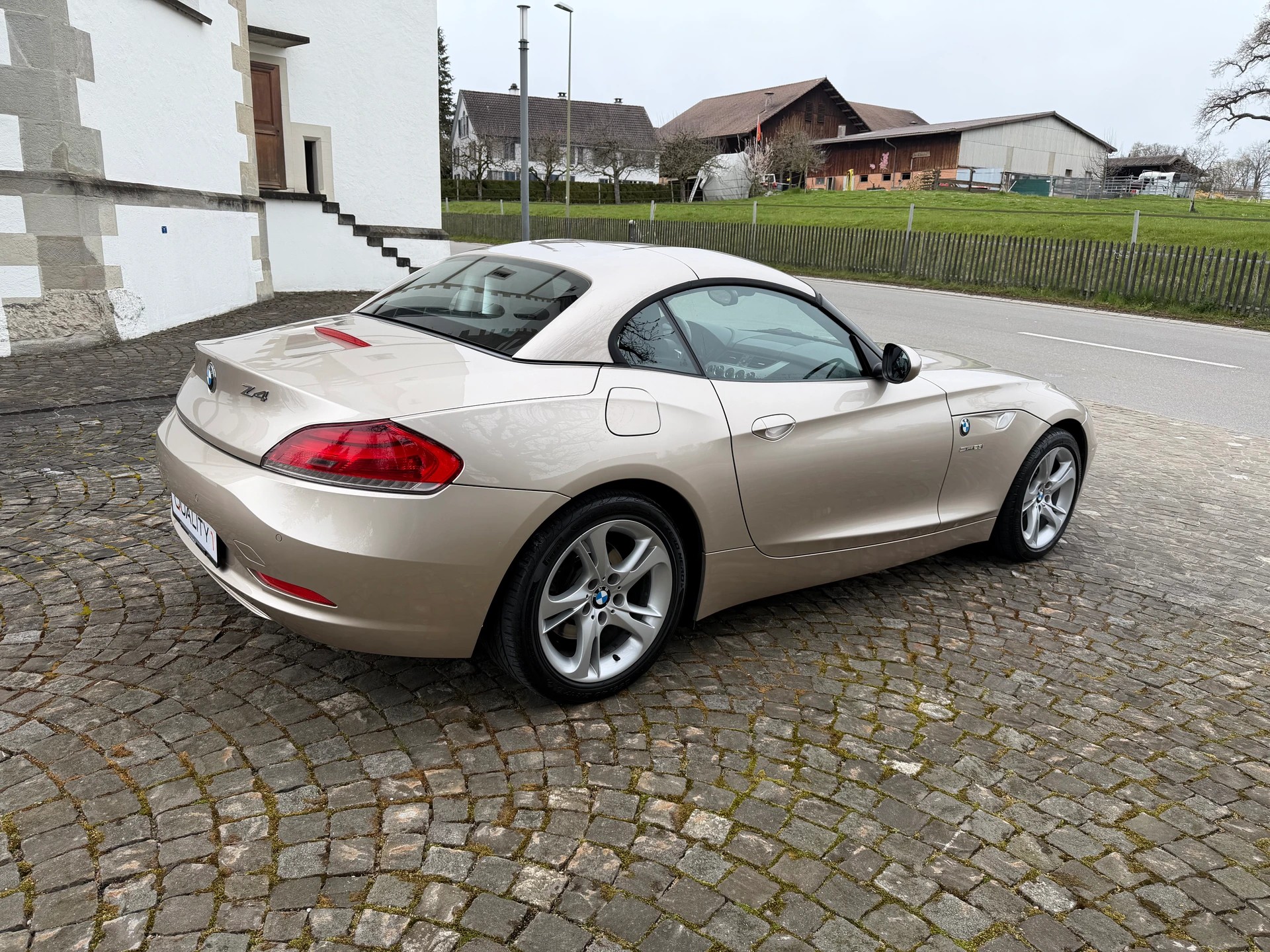 BMW Z4 sDrive23i / Frisch ab MFK / Fisch ab Service / Leder / Navi / Xenon / PDC / Bluetooth / Klima-image-6