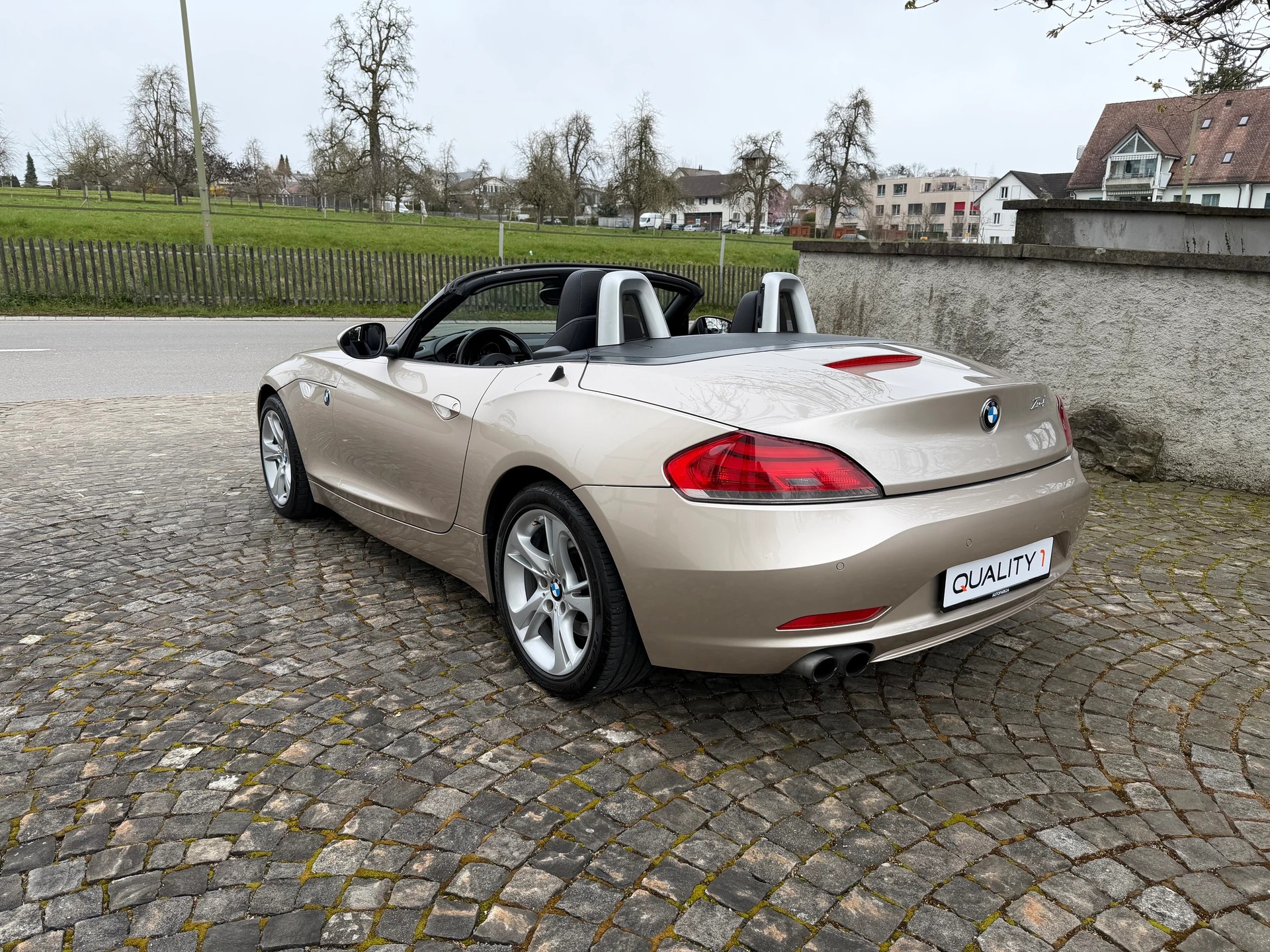 BMW Z4 sDrive23i / Frisch ab MFK / Fisch ab Service / Leder / Navi / Xenon / PDC / Bluetooth / Klima-image-8