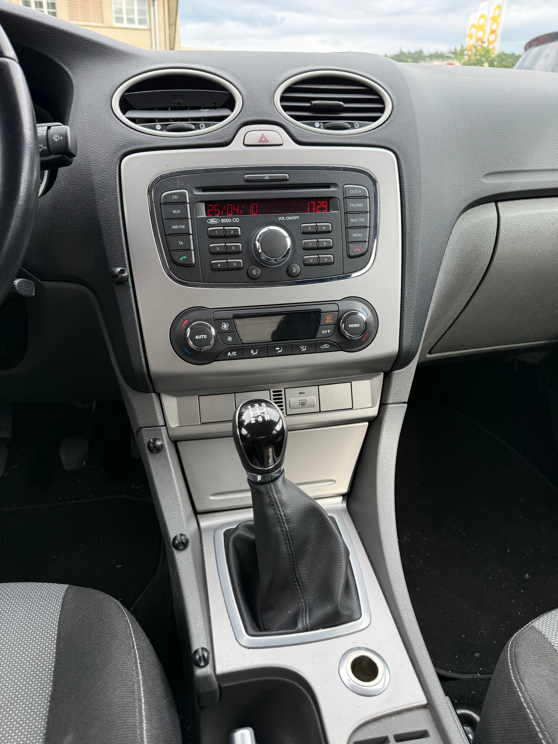 FORD Focus 1.8i Carving-image-9