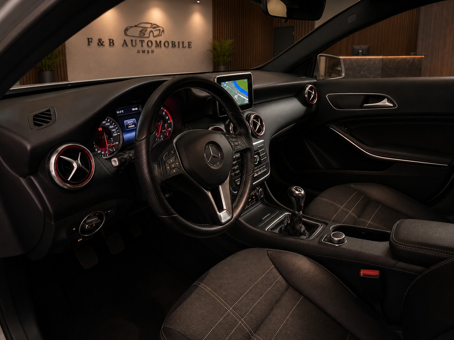 MERCEDES-BENZ A 200-image-9