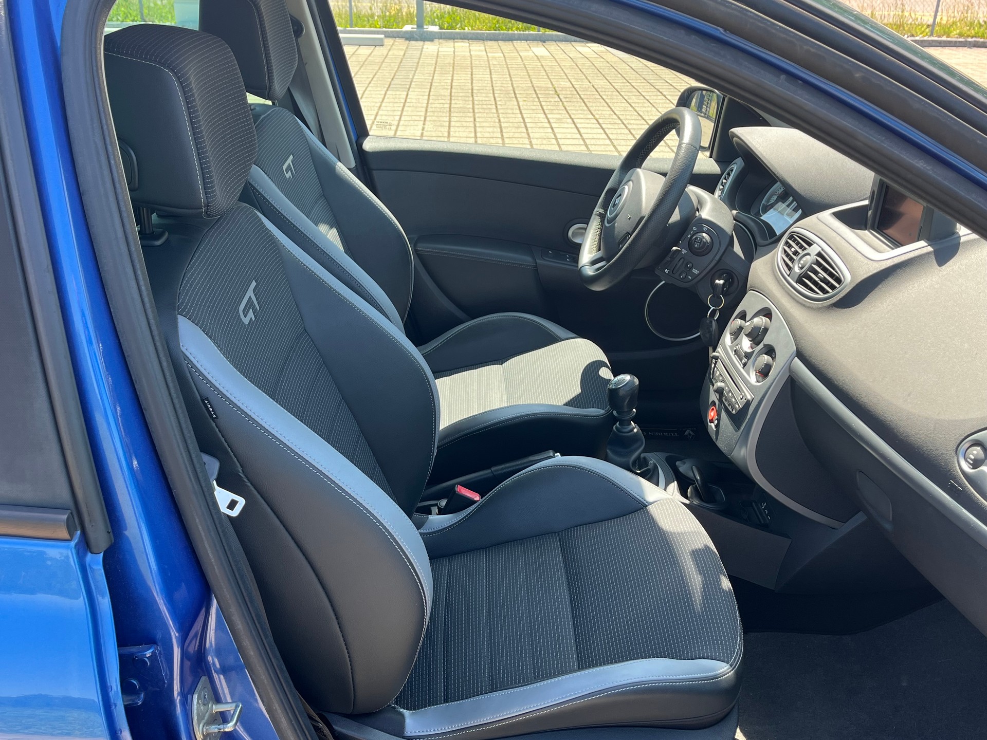 RENAULT Clio 1.6 16V GT-image-11