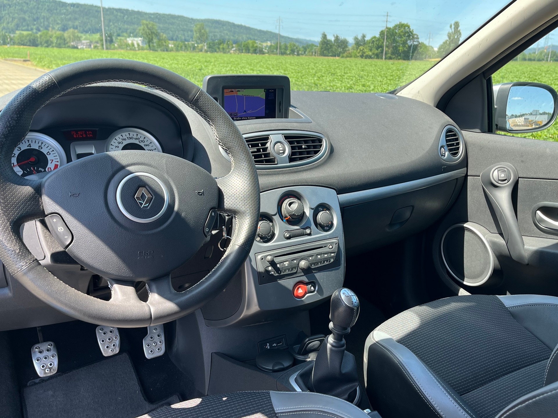 RENAULT Clio 1.6 16V GT-image-10