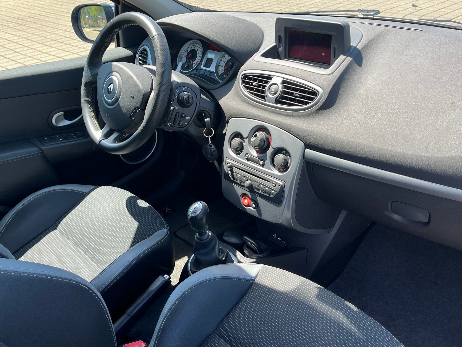 RENAULT Clio 1.6 16V GT-image-9