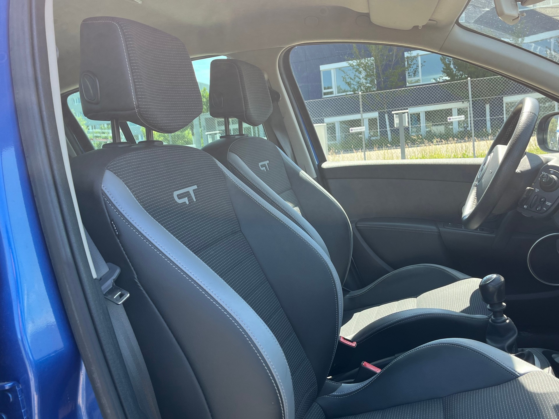 RENAULT Clio 1.6 16V GT-image-12