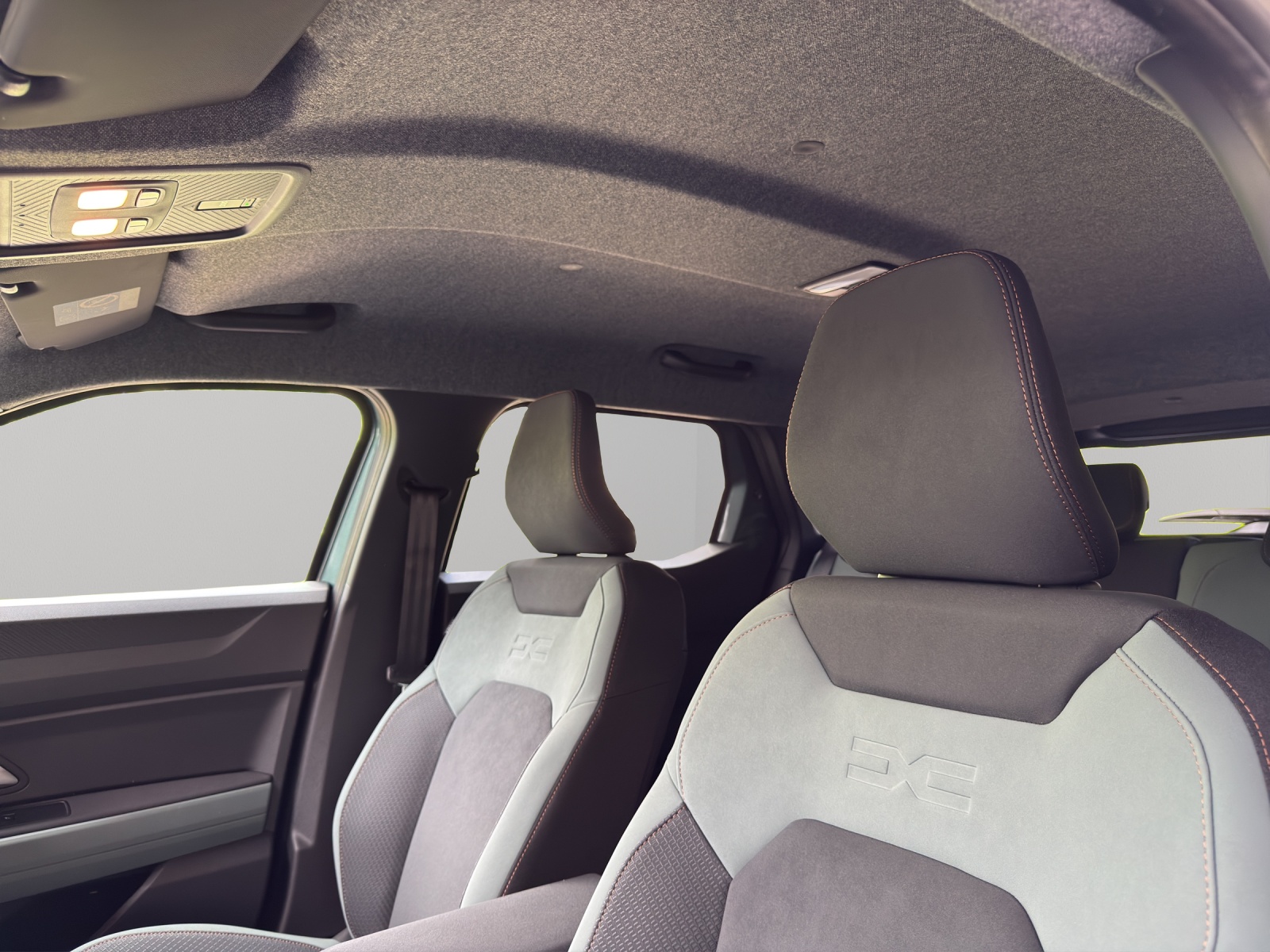 DACIA Duster 1.2 Hybrid EXTREME 4WD-image-10