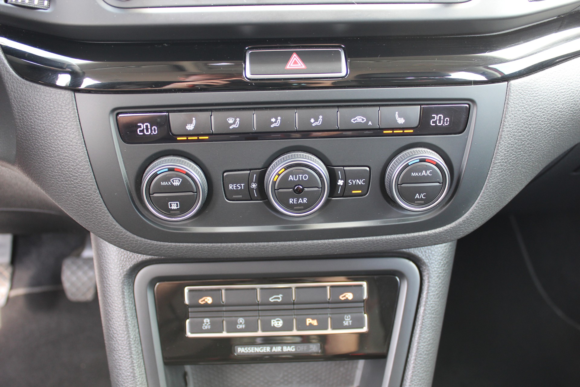 SEAT Alhambra 1.4 TSI SWISS FR-image-13