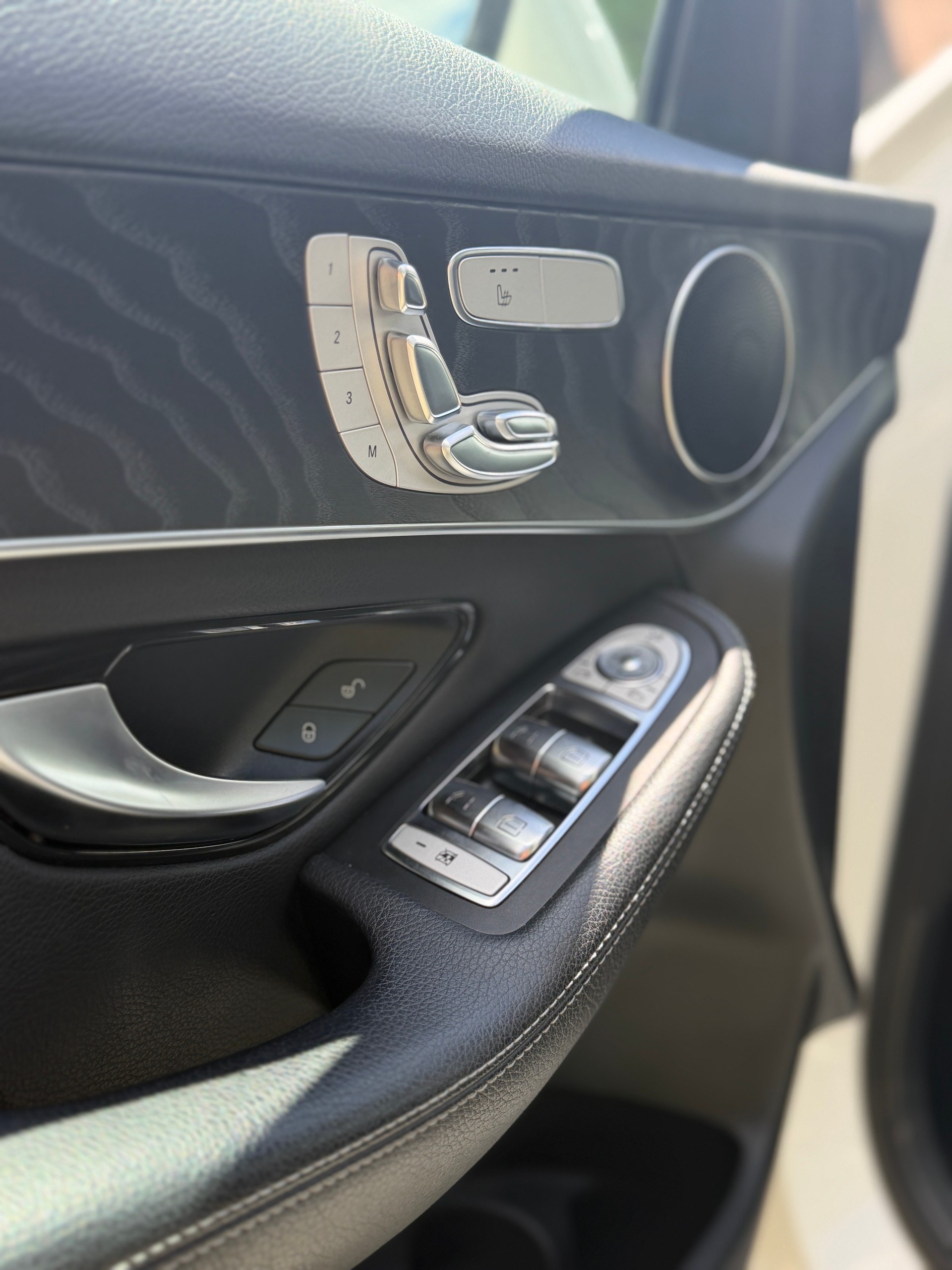 MERCEDES-BENZ GLC 220 d AMG Line 4Matic 9G-Tronic-image-4