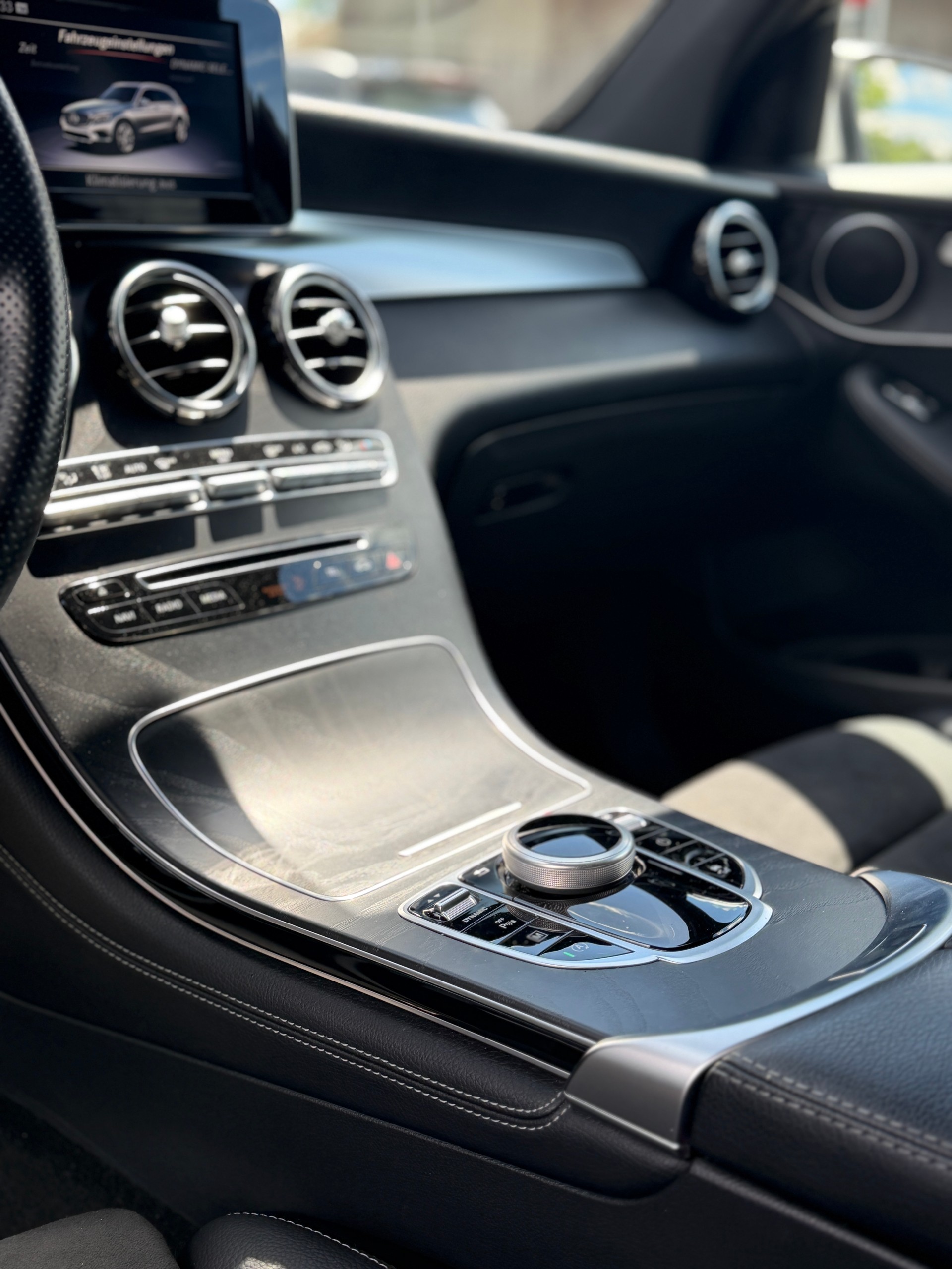 MERCEDES-BENZ GLC 220 d AMG Line 4Matic 9G-Tronic-image-1