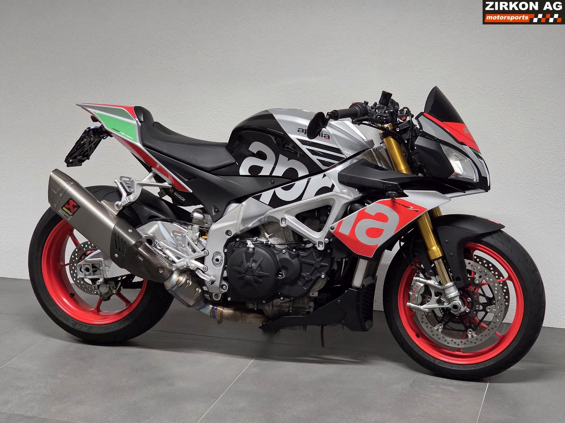 APRILIA Tuono V4 1100 Factory-showroom-element-1
