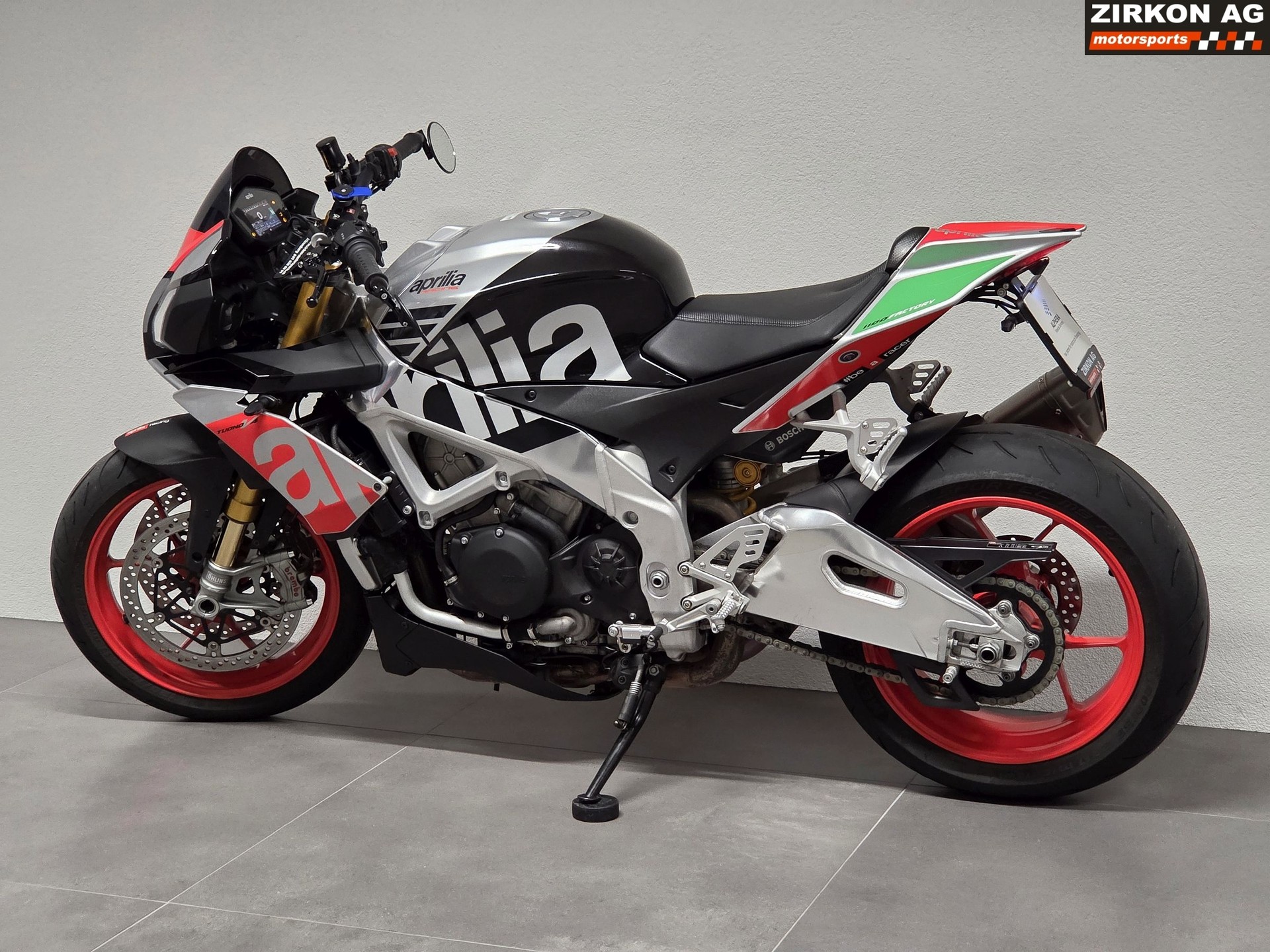 APRILIA Tuono V4 1100 Factory-image-11