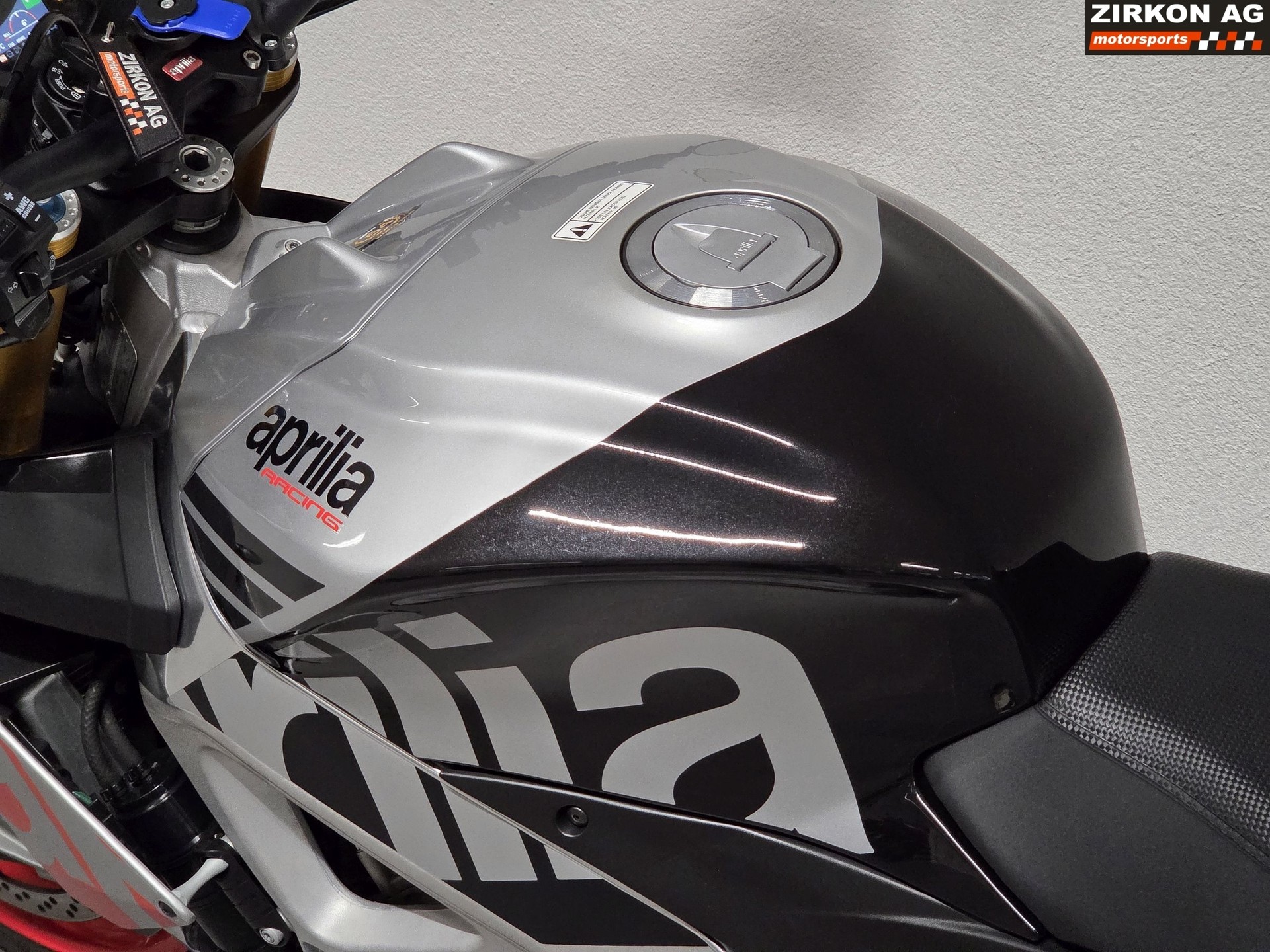 APRILIA Tuono V4 1100 Factory-image-14