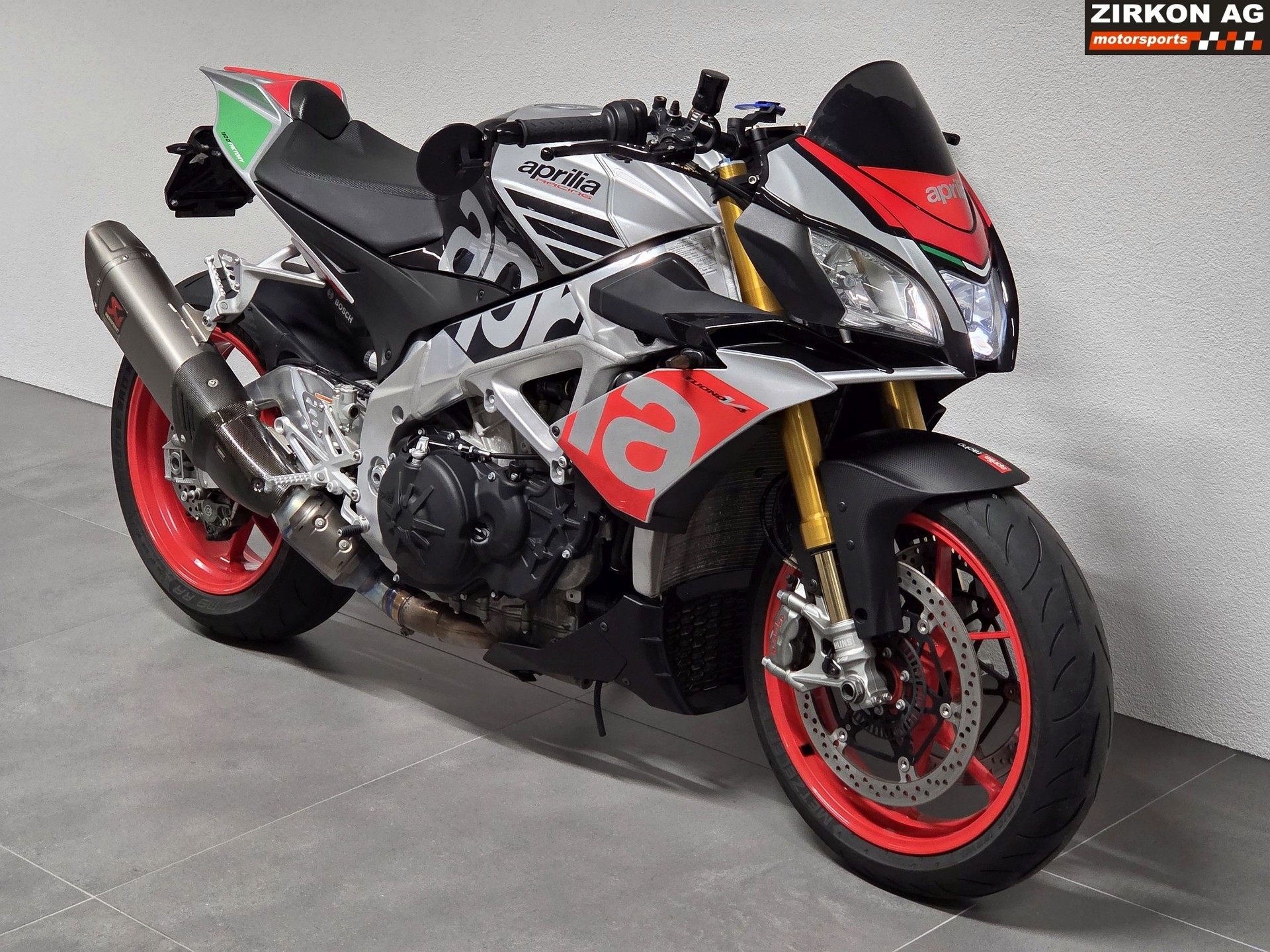 APRILIA Tuono V4 1100 Factory-showroom-element-3