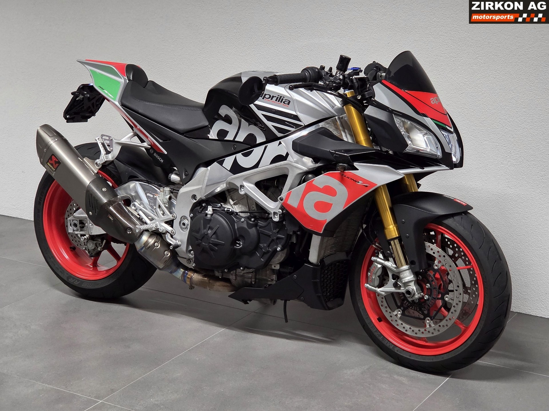 APRILIA Tuono V4 1100 Factory-showroom-element-2