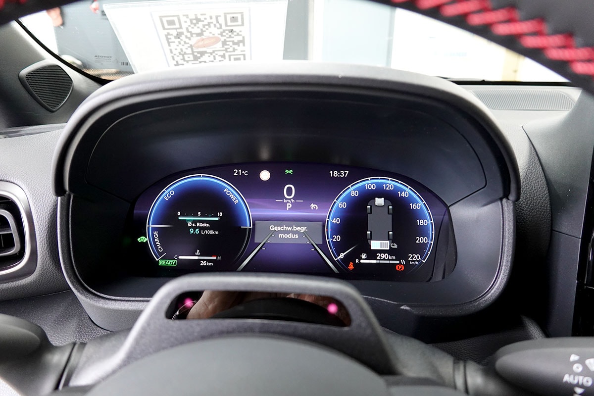 TOYOTA Yaris Cross 1.5 GR Sport e-CVT-image-12