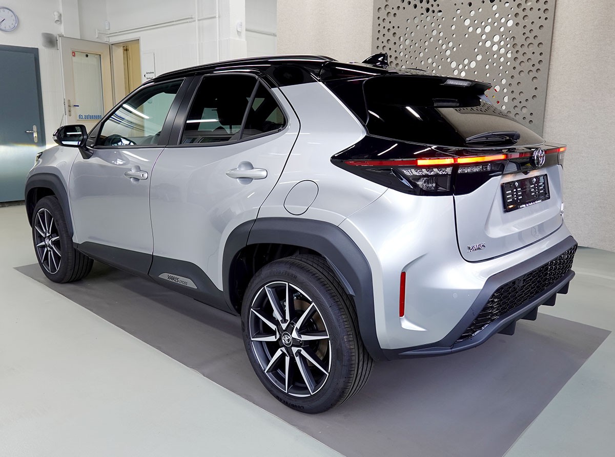 TOYOTA Yaris Cross 1.5 GR Sport e-CVT-image-2