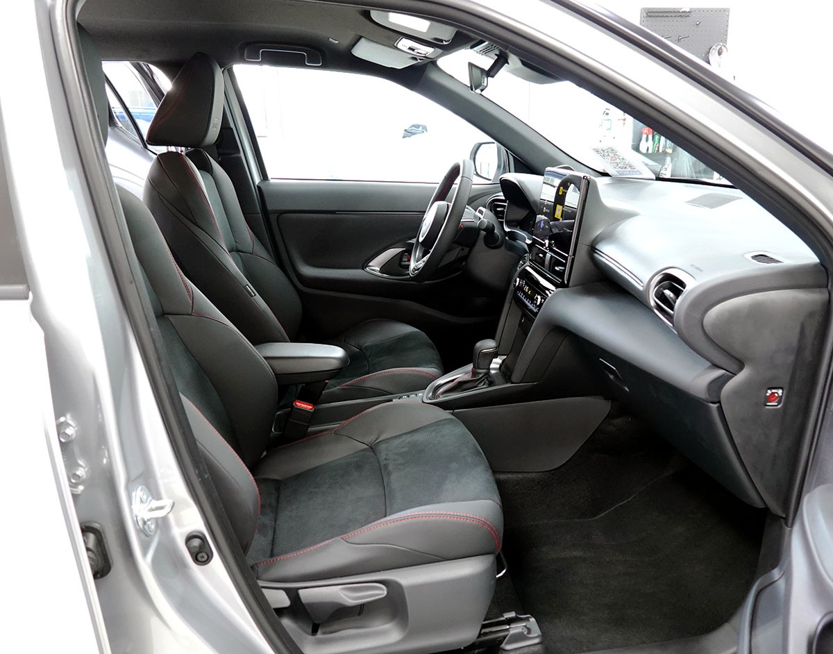 TOYOTA Yaris Cross 1.5 GR Sport e-CVT-image-5