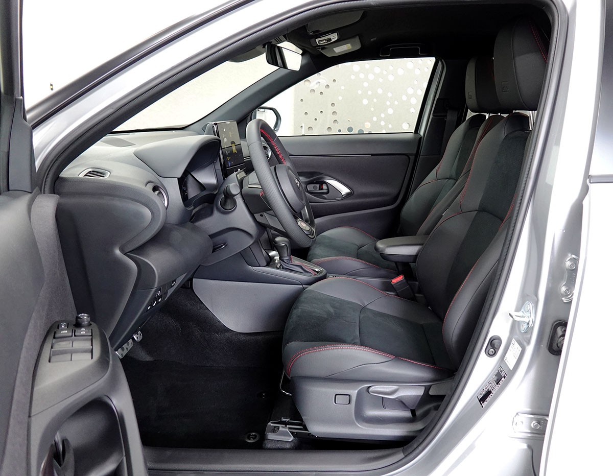 TOYOTA Yaris Cross 1.5 GR Sport e-CVT-image-7