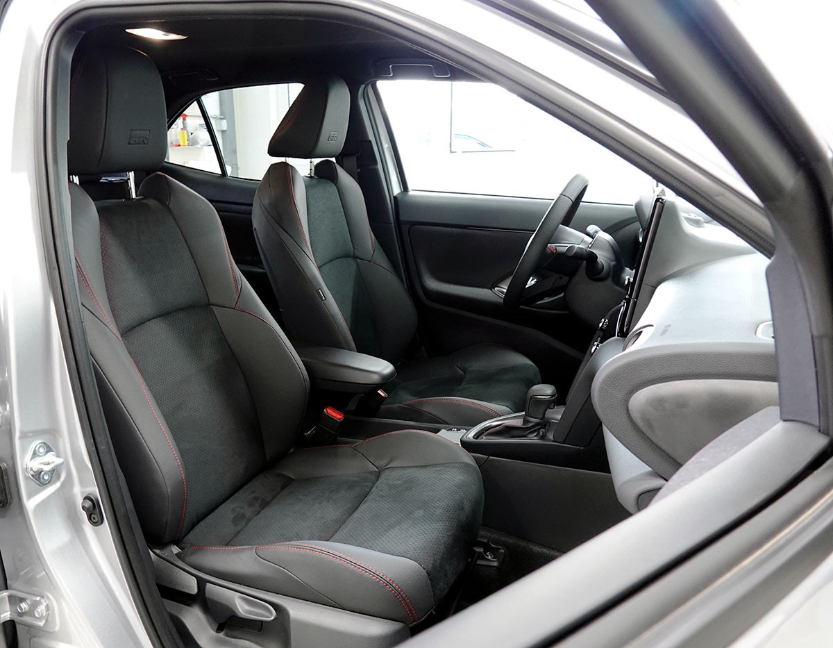 TOYOTA Yaris Cross 1.5 GR Sport e-CVT-image-3
