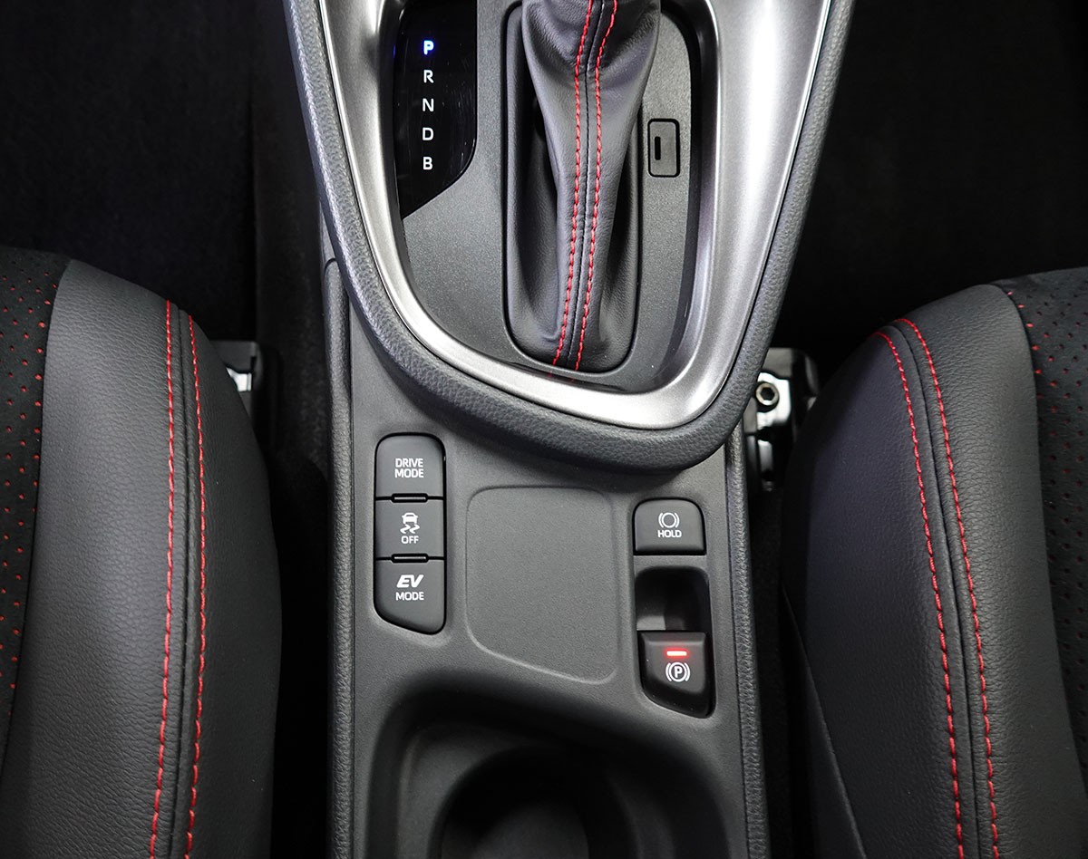 TOYOTA Yaris Cross 1.5 GR Sport e-CVT-image-17