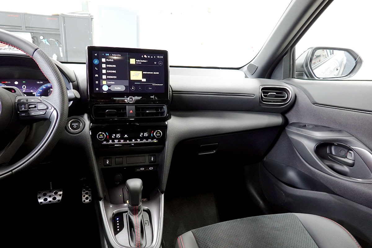 TOYOTA Yaris Cross 1.5 GR Sport e-CVT-image-10