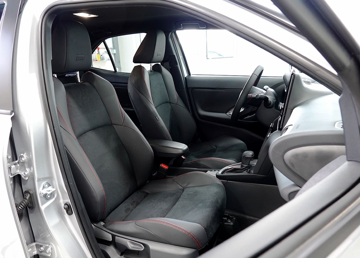 TOYOTA Yaris Cross 1.5 GR Sport e-CVT-image-4