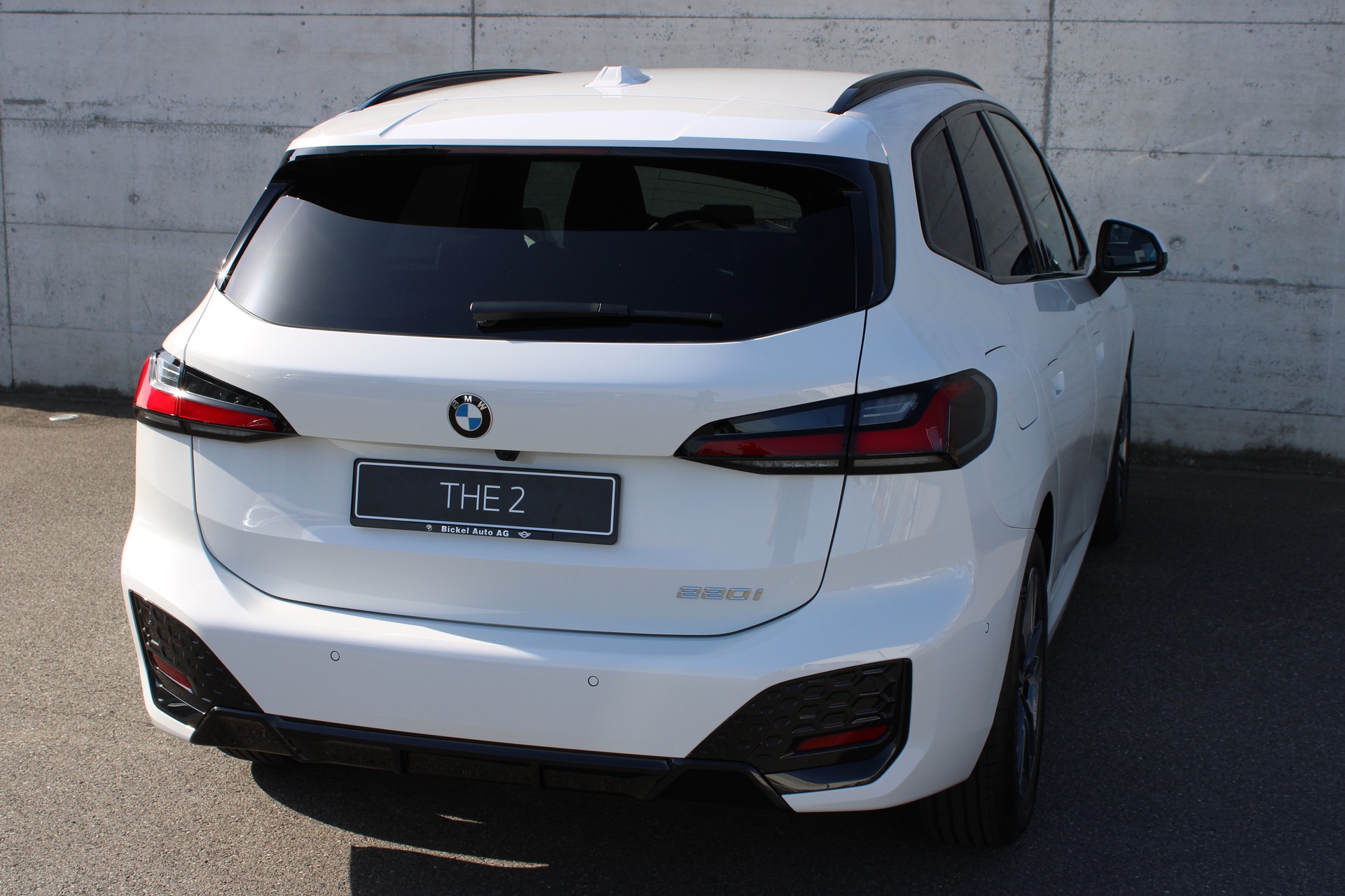 BMW 220i Act. Tour. M Sport-image-6